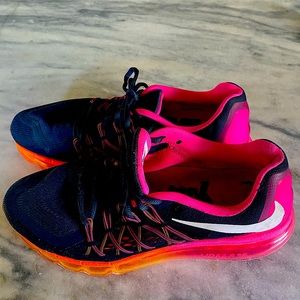 2014 Women’s Nike Air Max running shoes, clean